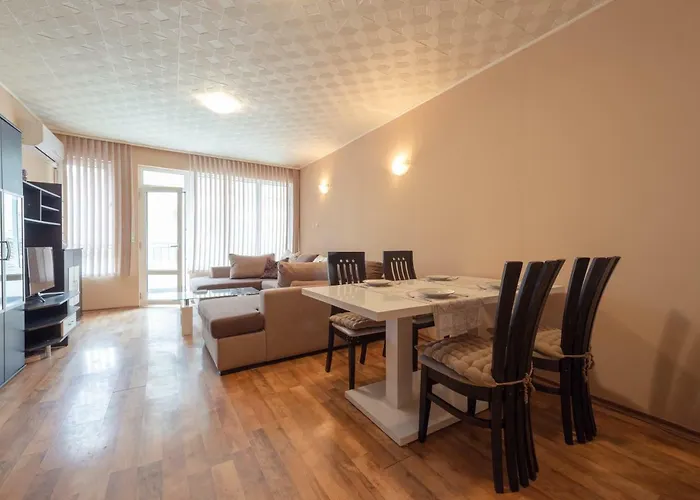 Апартамент House